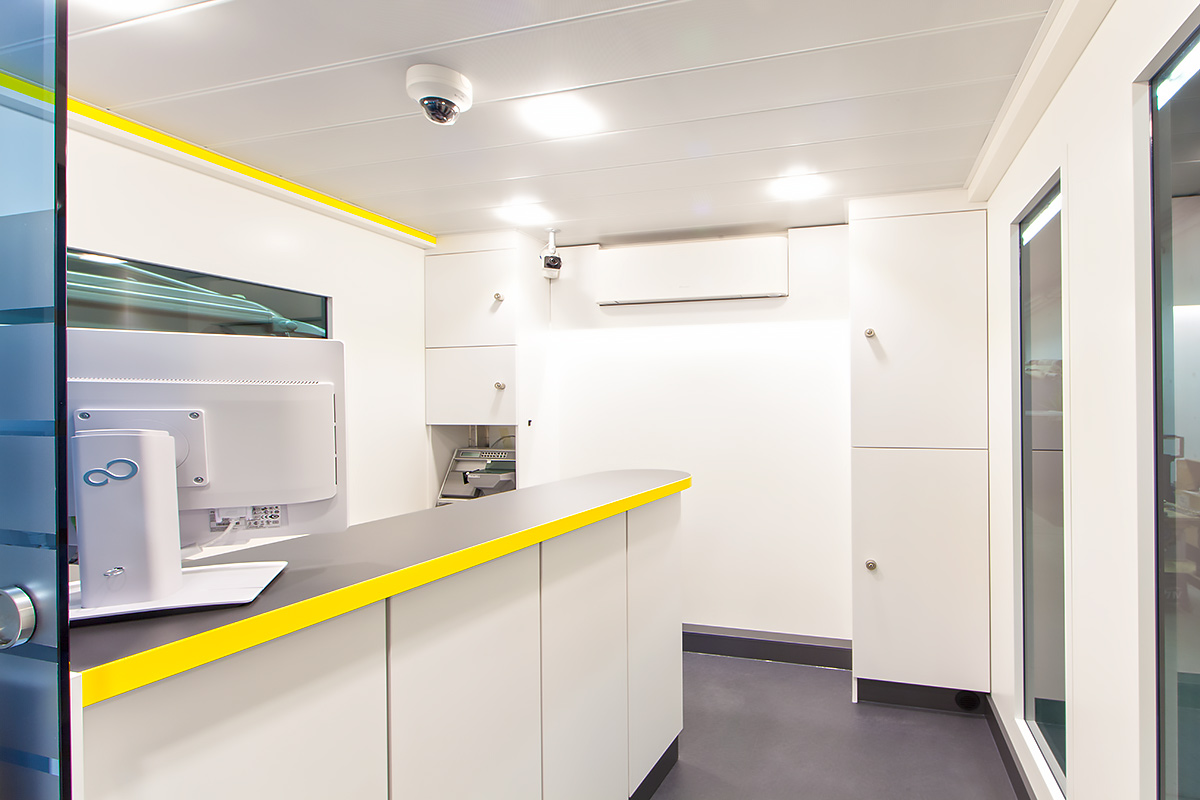 3032_0747_Beratungstresen_Bank-Mobil