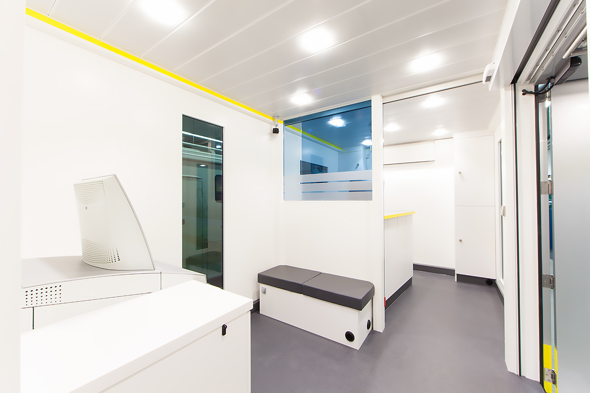 3032_0759_Bankmobil_Innenansicht