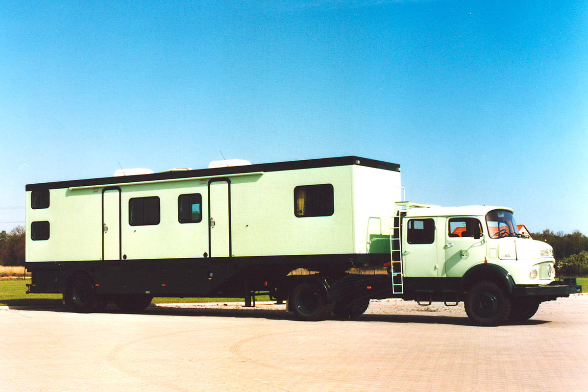 2000_2690_Wohnsattelauflieger