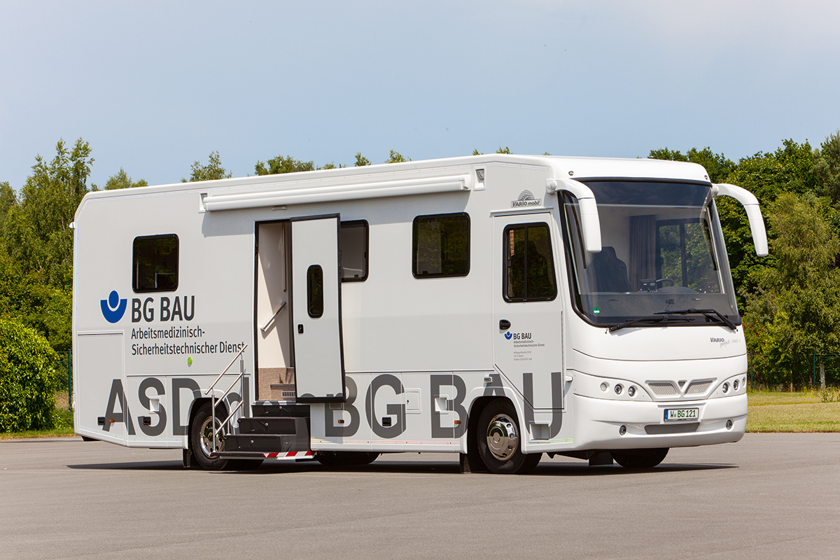 2013_3012_0162_Perfect-980_Arztmobil_MB-Atego1329LL5_BFS_Front_Treppe