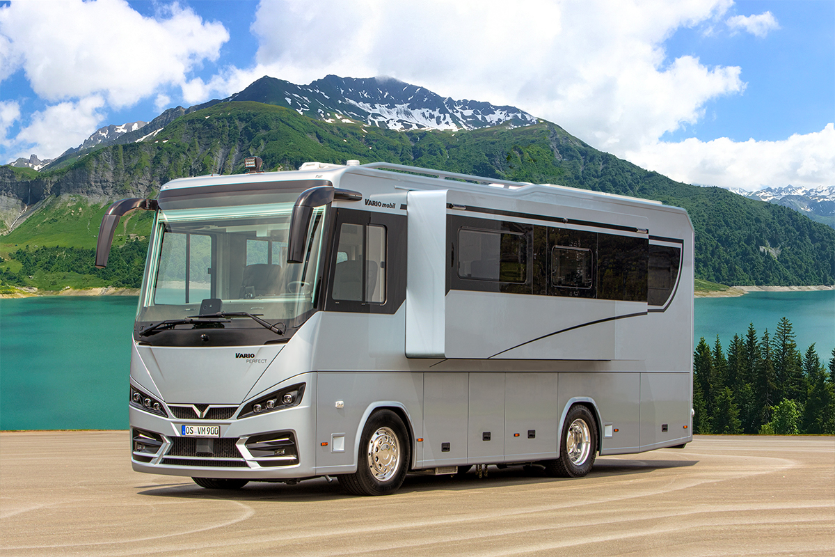 3144_8832_Front+FS+Erker_blau_final+dynamik_frei_Bergsee+1,2Grad+Horizontale