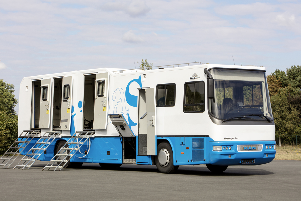 2440_457_Übertragungswagen_Front+BFS_Treppe_www.vario-mobil.com