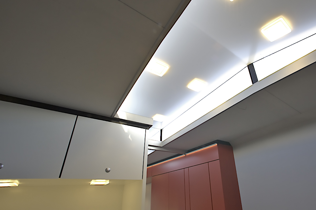 2912_7488-91HDR_Dynamic_Atego824_Lichtdome_innen2