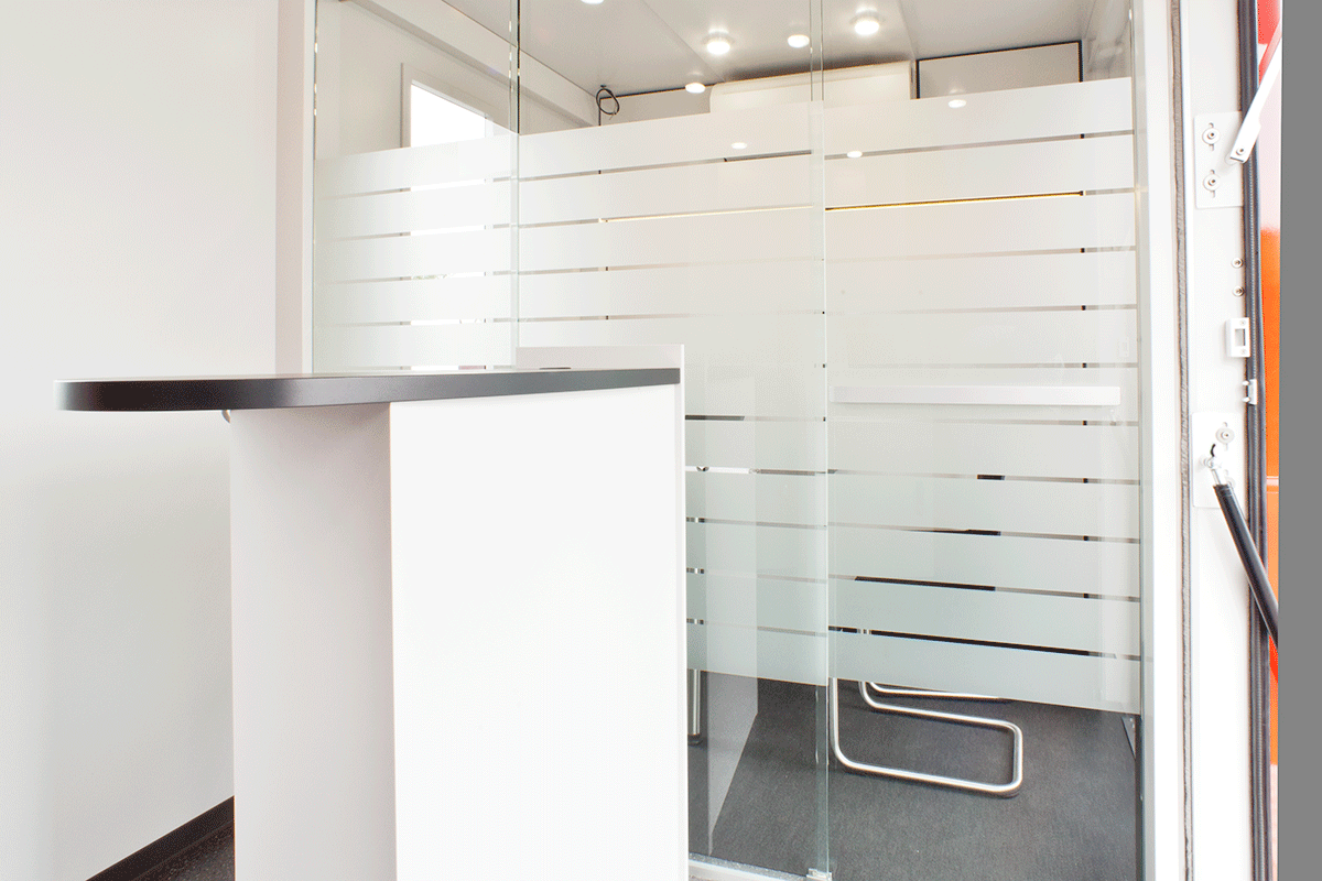 2964_1505__Businessmobil_Kofferaufbau_Empfangs-Tresen