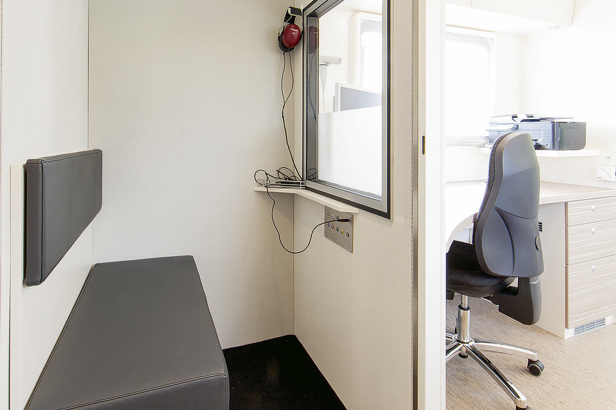 3012_0196_Hoerkabine