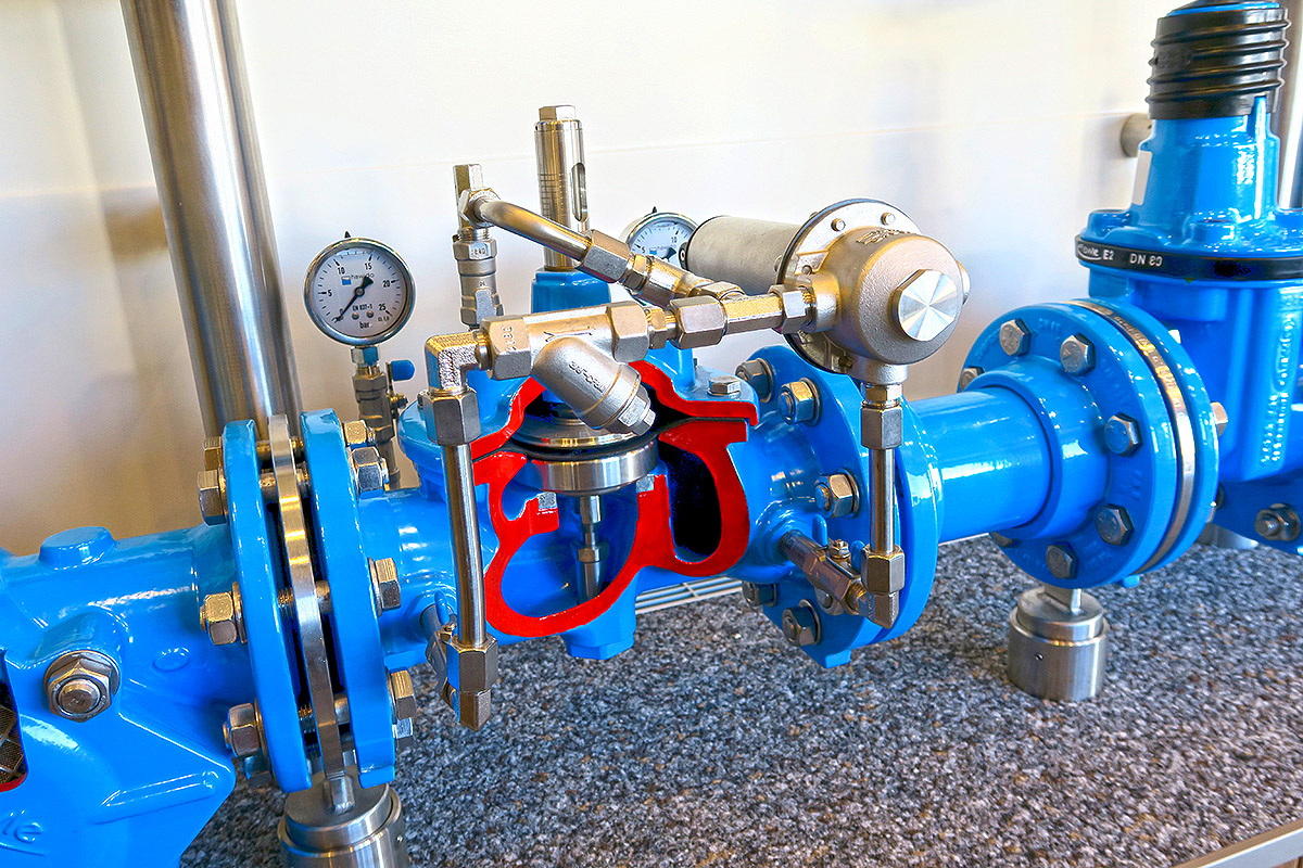 3072_i717_VARIO-Business-1100_Armaturen-blau