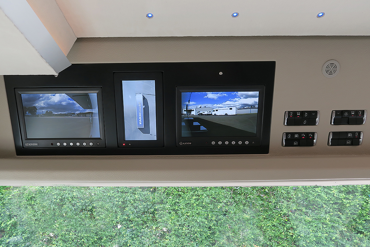 3096_3087_Cockpit_Monitore