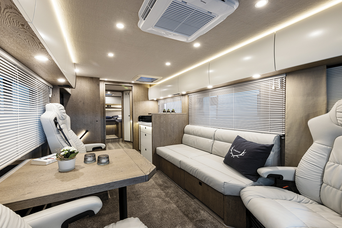 3178_366_Salon_1200_CMYK