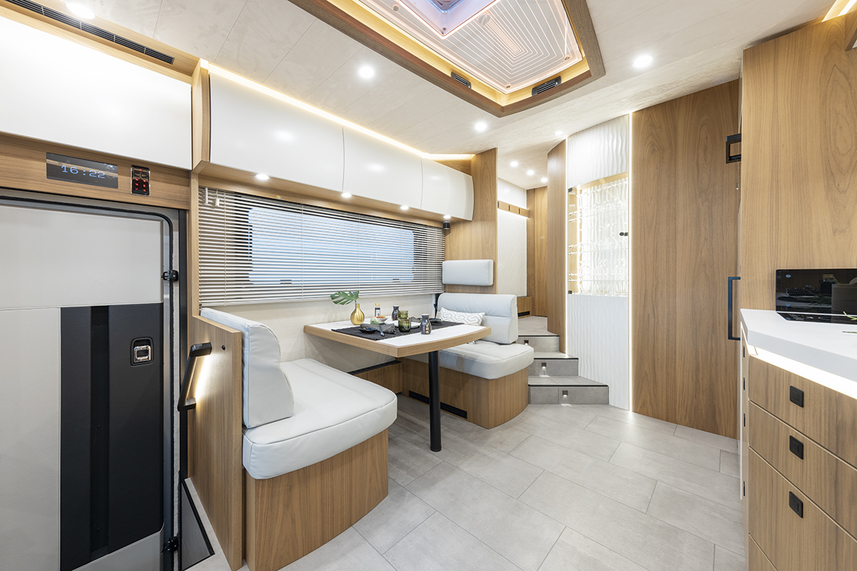 3190_06_Dinette_Vitrine