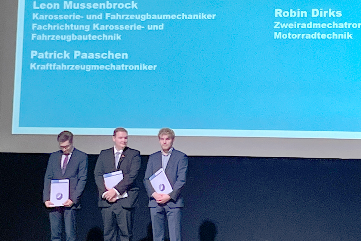 Urkunde_bester_Auszubildender_im_Fahrzeugbau_4449