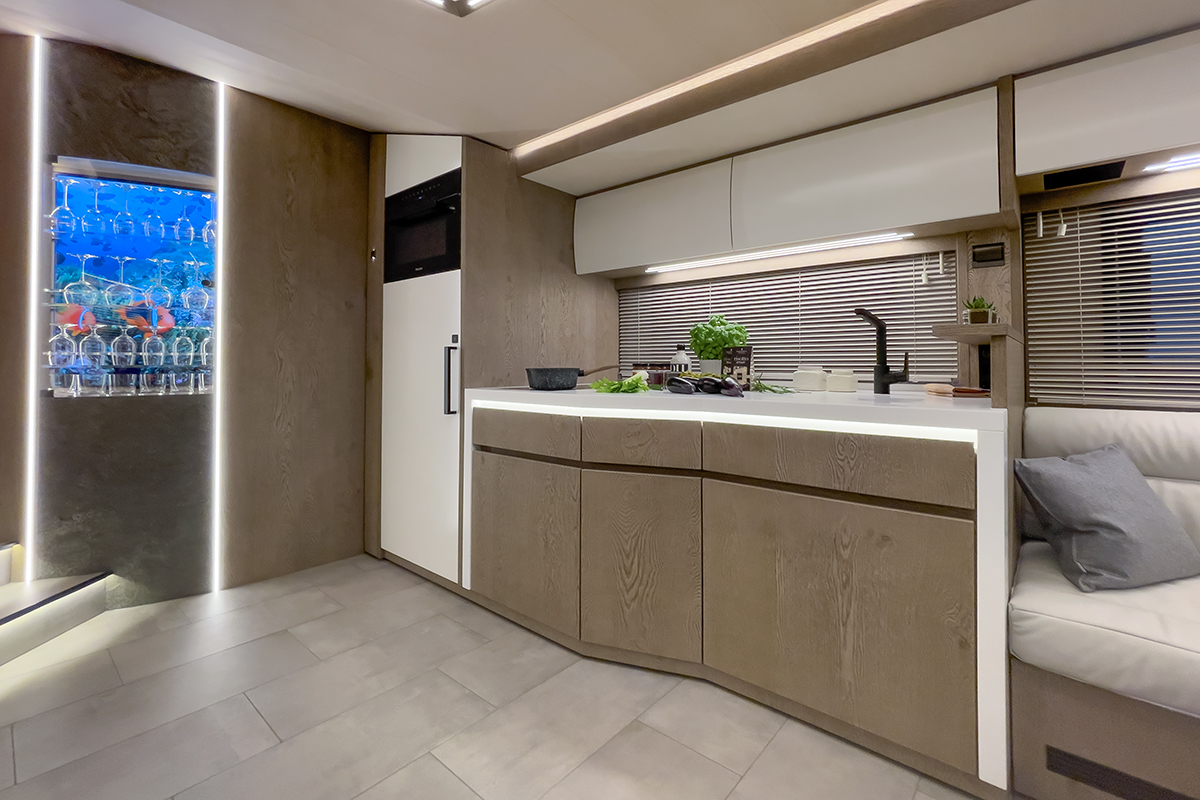 3202-03-VARIO-Perfect-1200-Platinum-Vitrine-Kueche