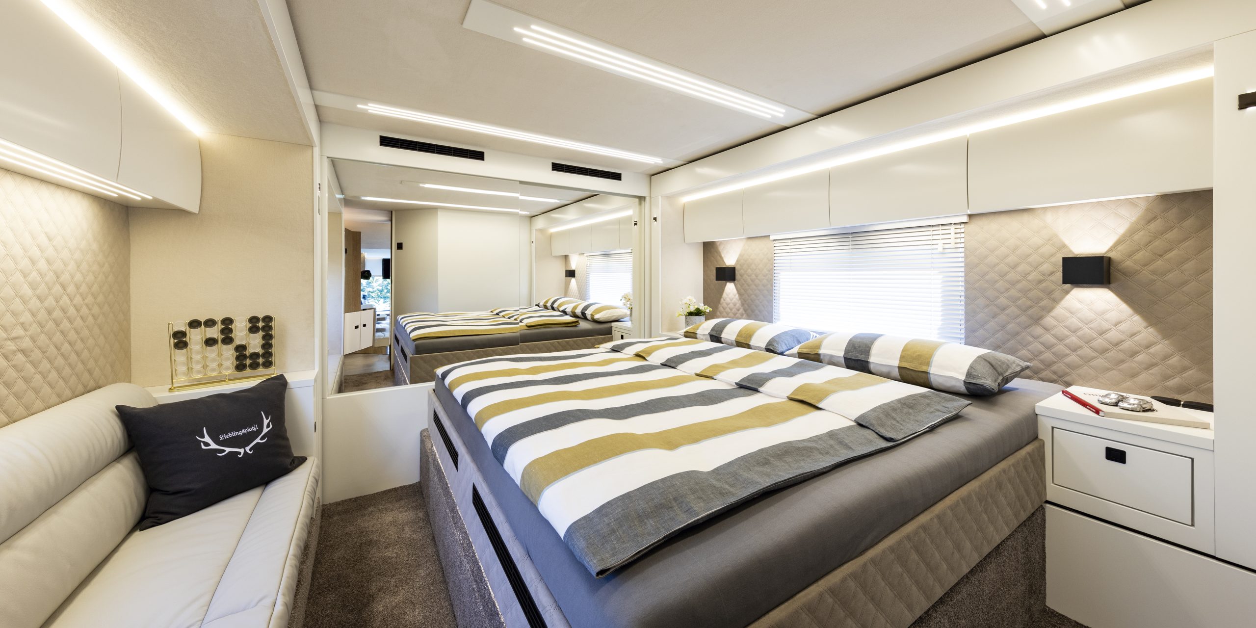 3202-27-VARIO-Perfect-1200-Platinum-SChlafraum-Spiegelschrank