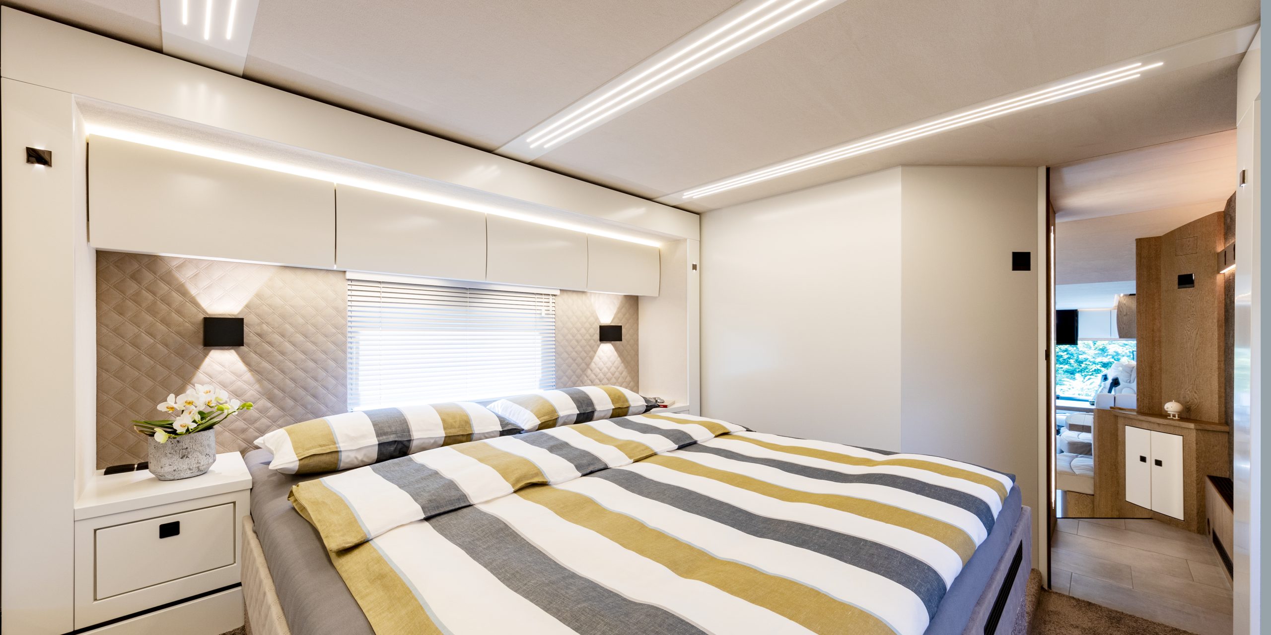 3202-32-VARIO-Perfect-1200-Platinum_Bett