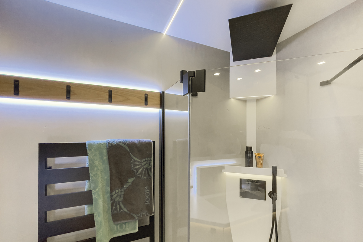 3204-30-VARIO-Perfect-1080-MB-Actros-1846-Duschtempel-HandtuchHeizkoerper