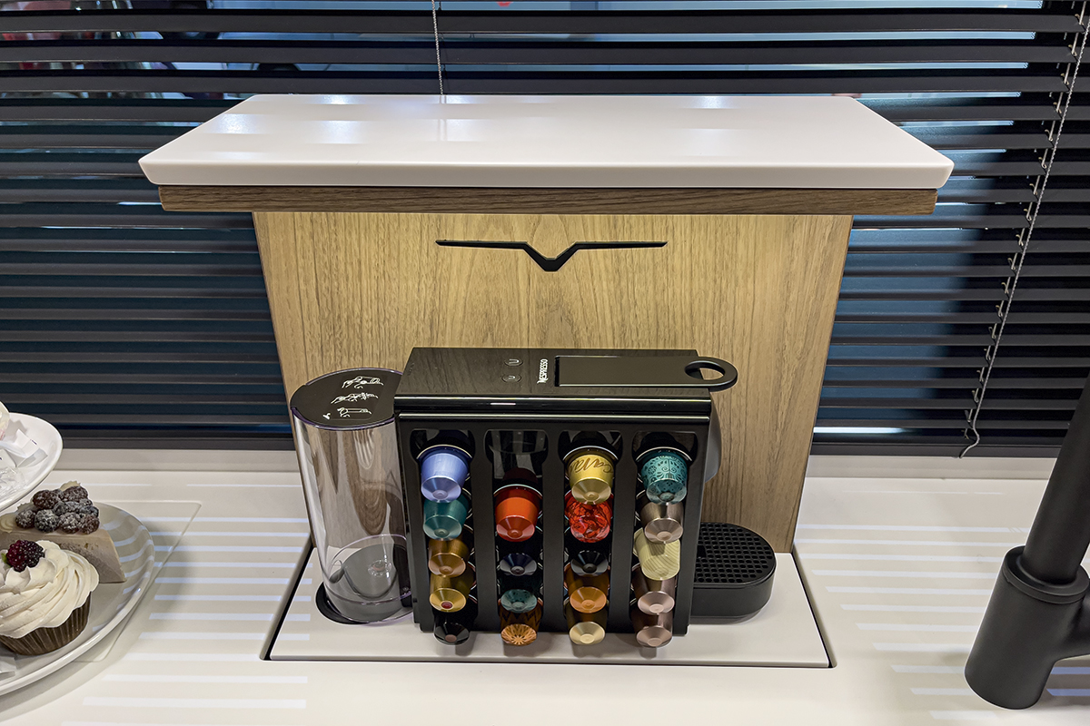 3204-41-VARIO-Perfect-1080-MB-Actros-1846-versenkbare-Kapselmaschine