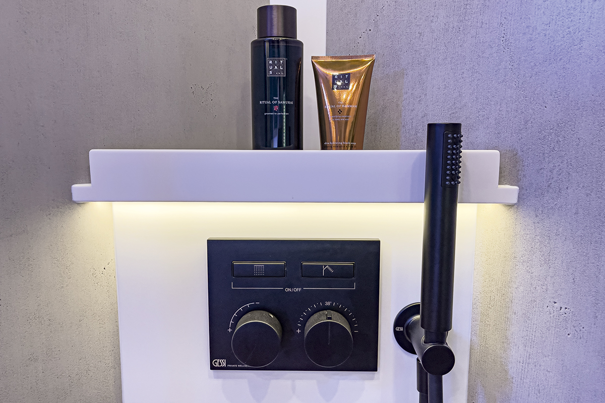 3204-45-VARIO-Perfect-1080-MB-Actros-1846-Dusch-Konsole