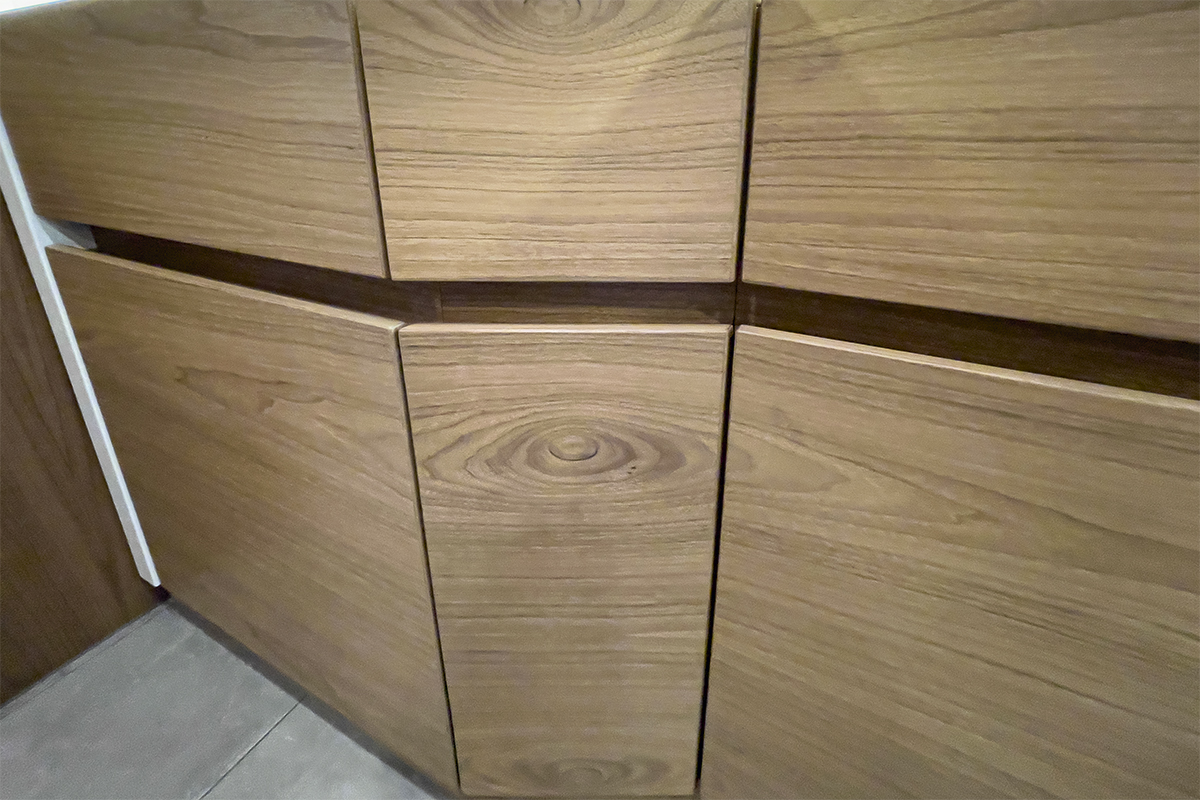 3204-48-VARIO-Perfect-1080-MB-Actros-1846-Querfurnier-Blume