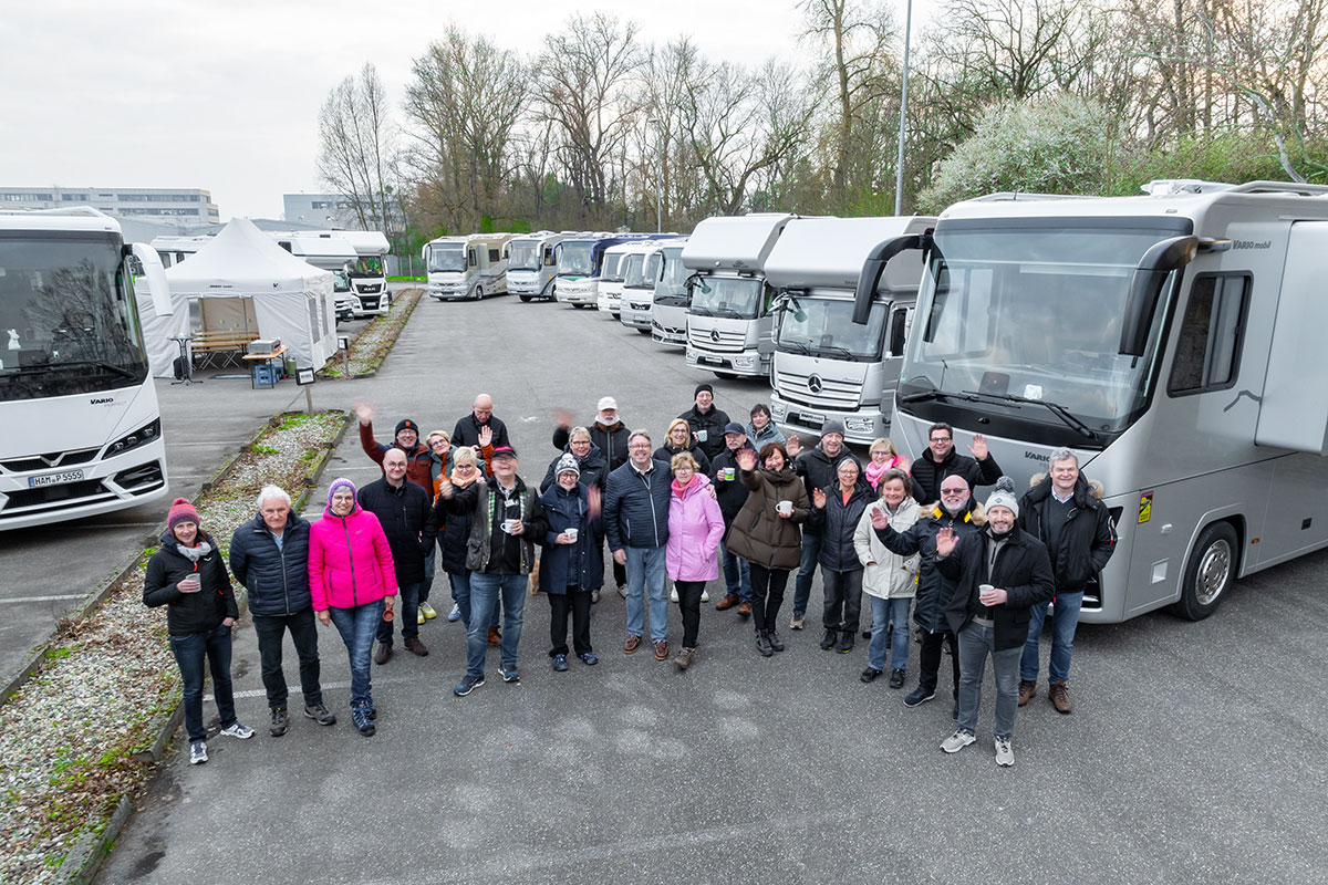 VOC-VARIOmobil-Owners-Club_Gruppenbild-mit-Landyachten_0505