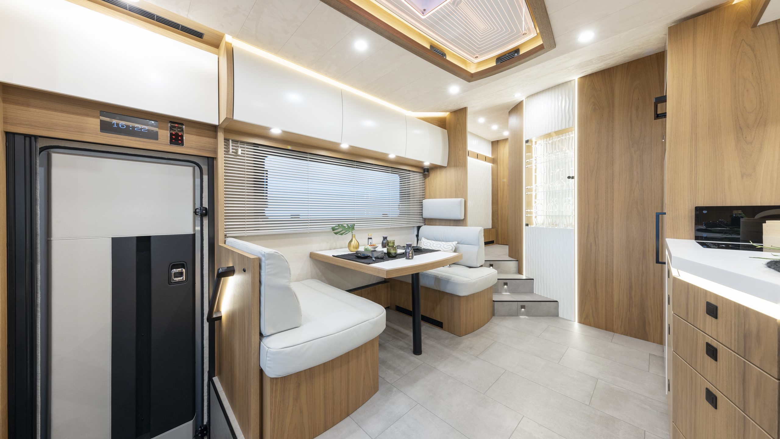 3190_421_Dinette_Vitrine