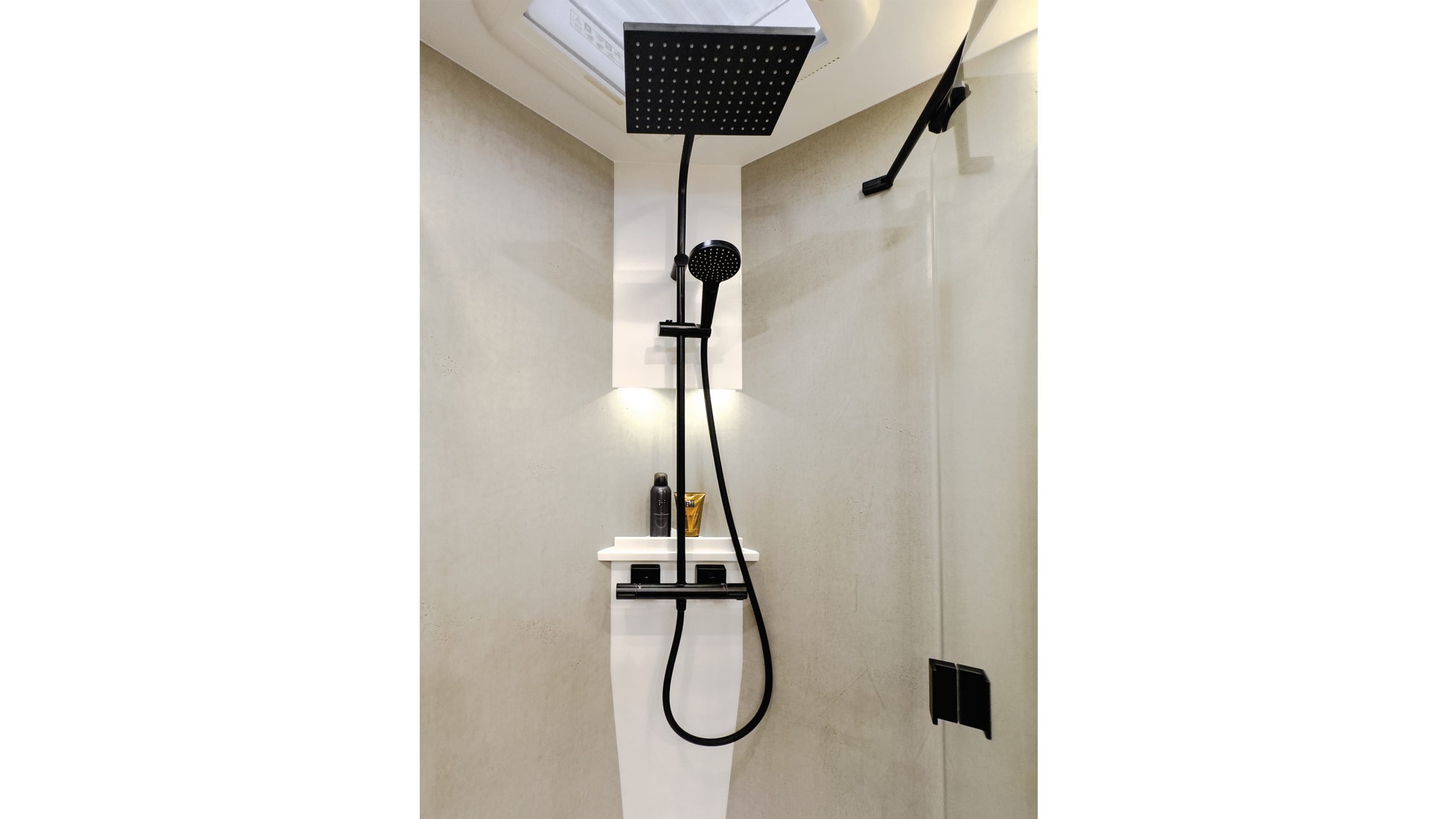 3208.12-VAR-400-Rainshower - Kopie