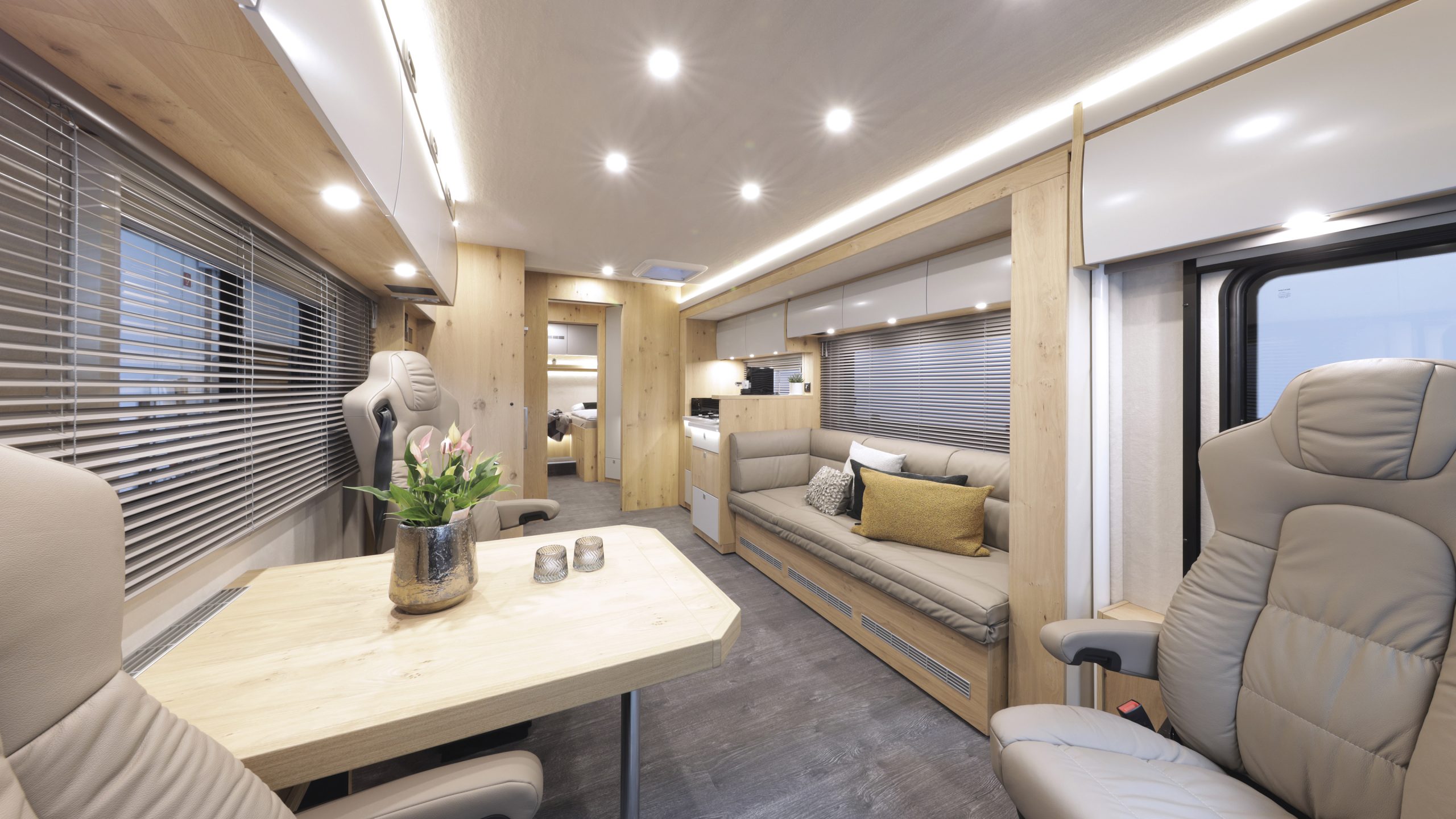 3218.02-ZIM-665-Reisemobil-VARIO-Perfect-900-Interieur