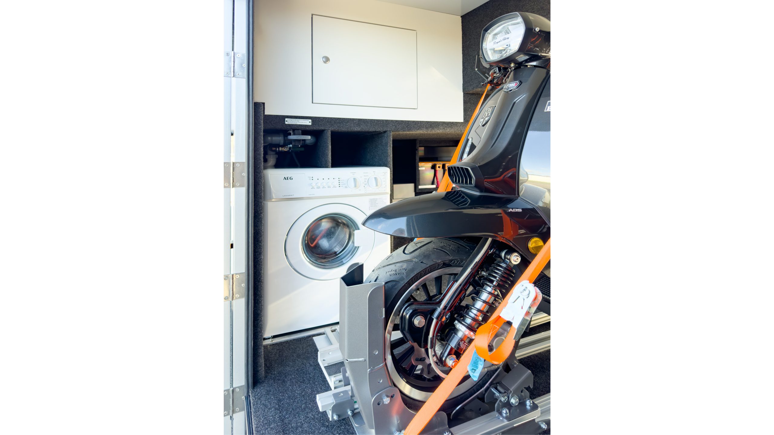 3218.12-ZIM-2712-Reisemobil-Perfect-900-MB-Atego-1230-LL-Roller-Garage-Waschtrockner-Heckstaufach