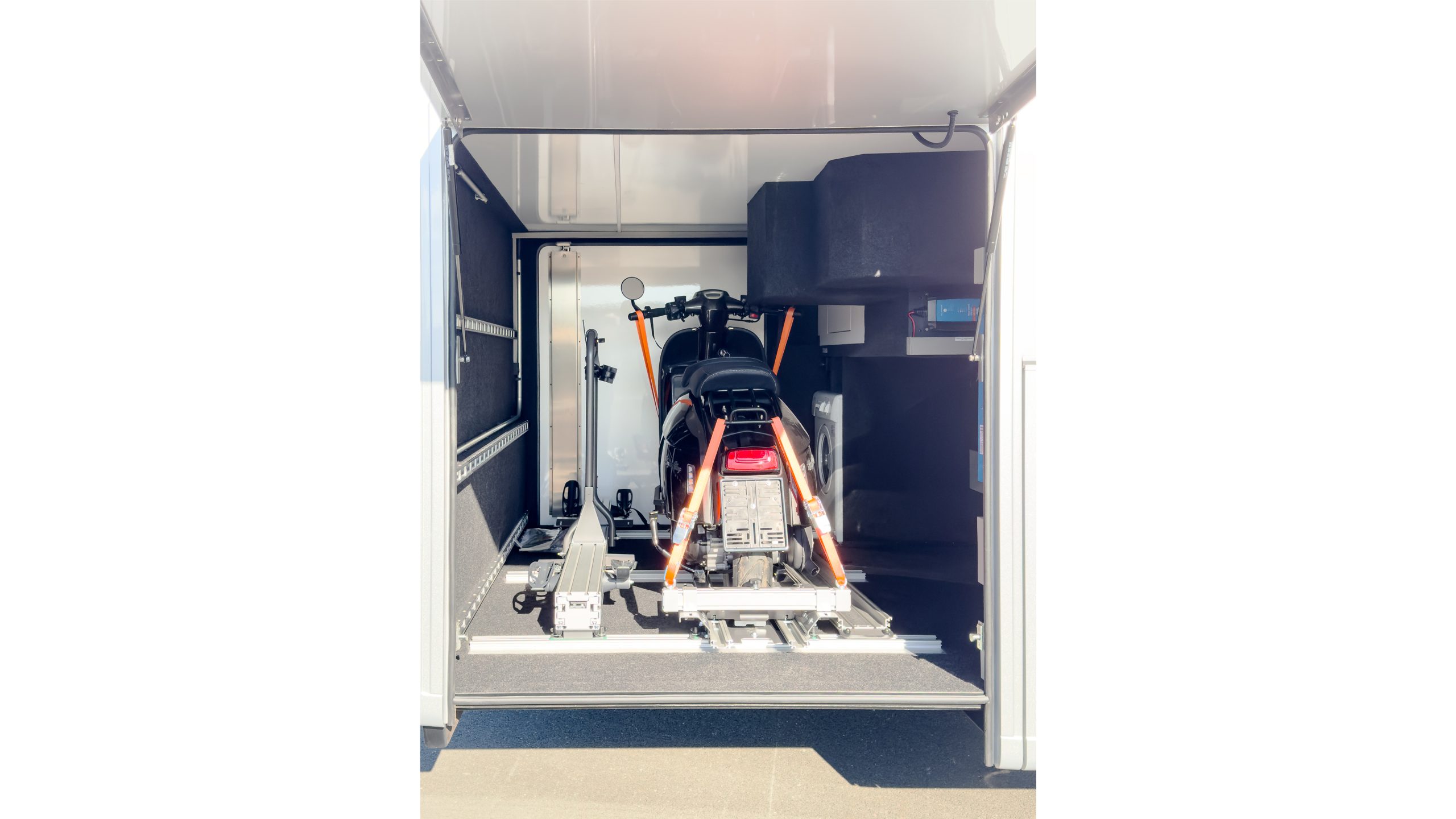 3218.13-ZIM-2715-Heckgarage-Roller-2-eBikes-Waschmaschine