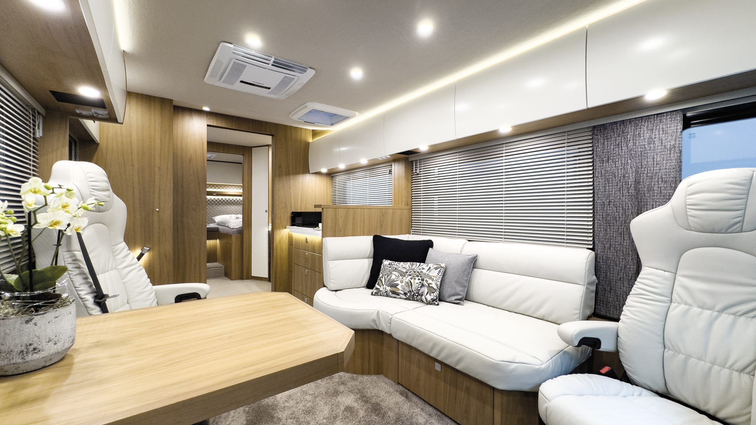 3226.04-VAR-3472-Salon-Nussbaum-hell-bentARTH