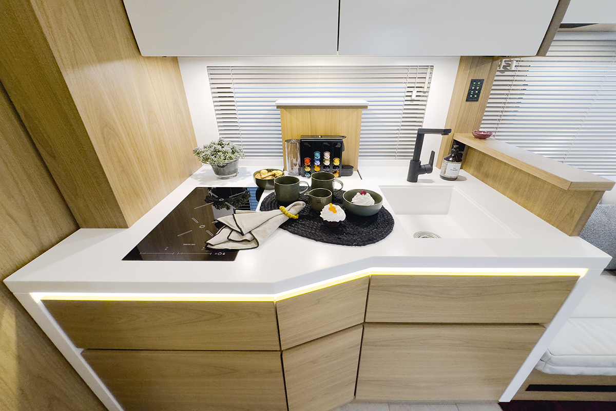 3208 22 416-Reisemobil-CubeART-Kuechenblock