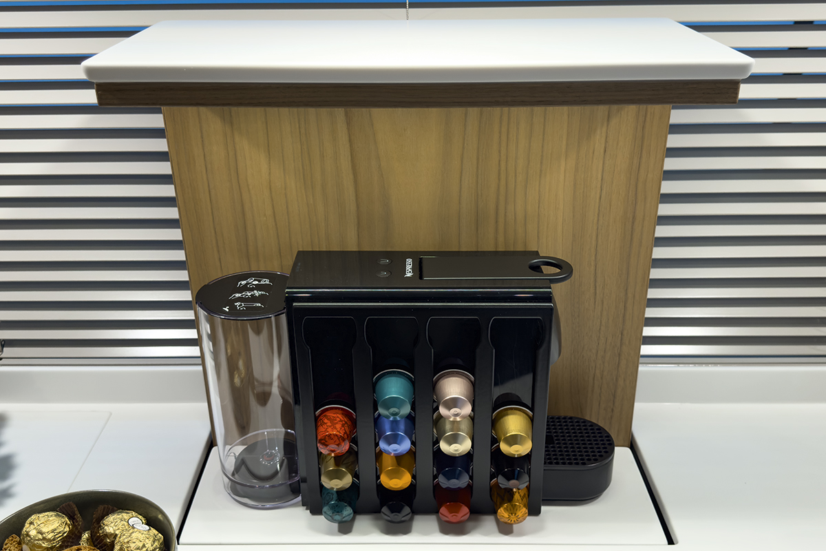 3208 23 VARIOmobil-415-Nespresso-Kaffeemaschine-in-Arbreitsplatte-versenkbar