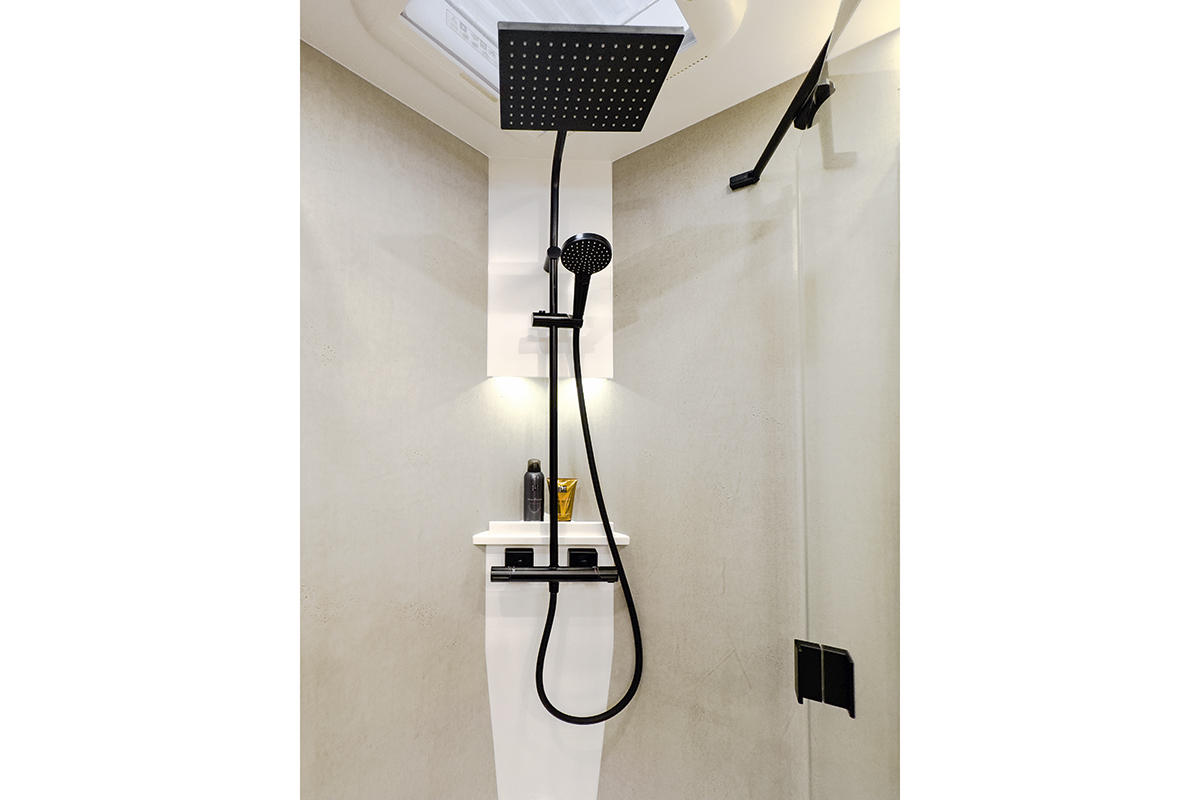 3208 33 VARIOmobil-409-Rainsohwer-concreteART-Duschpanel-Betonoptik