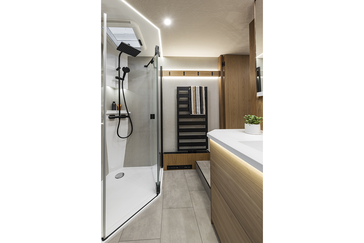 3208 34 VAR-766-Rainshower-Dusche-Waschtisch