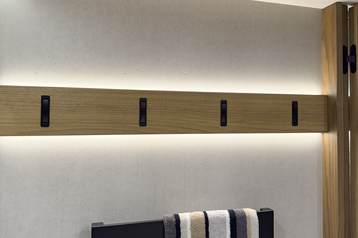 3208 43 VARIOmobil-410-Garderobenleiste-beleuchtet