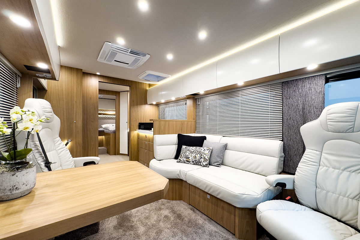 3226 01 VAR-3472-Salon-Nussbaum-hell-bentART-H