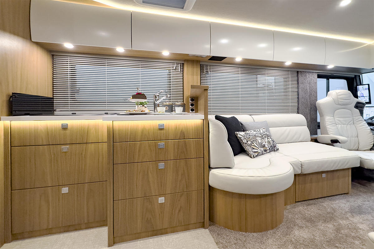 3226 05 VAR-3462-Kueche-Couch