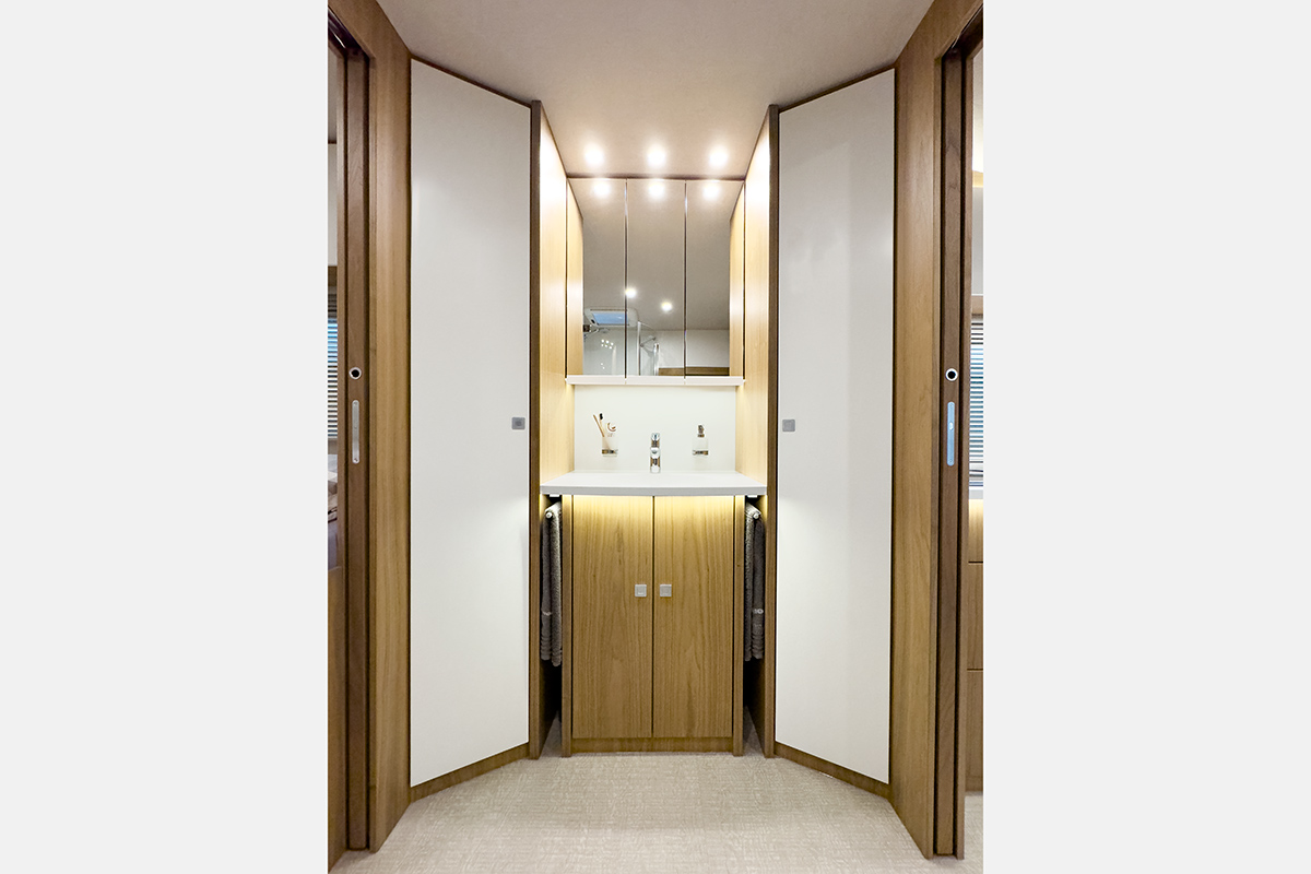 3226 11 VAR-3455-Waschtisch-Raumbad-Nussbaum-Schleiflack