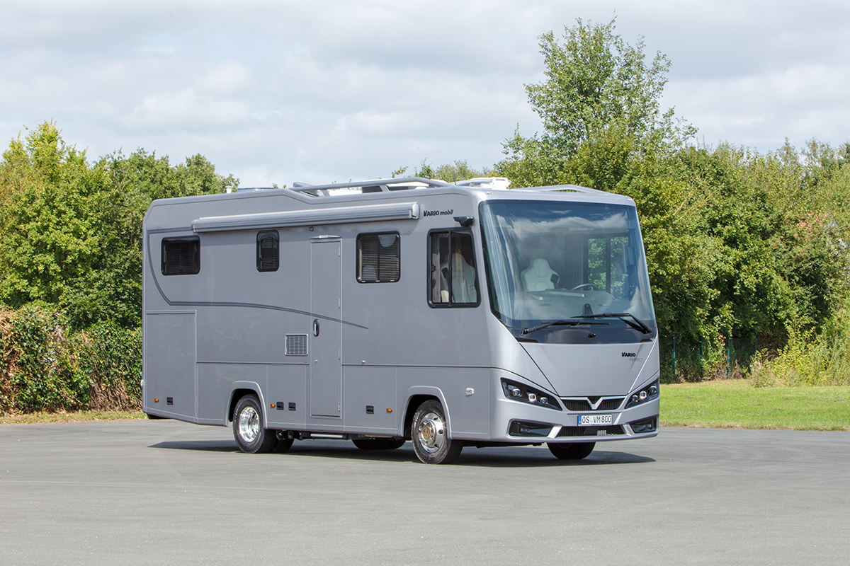 3226 50 VAR-726-Perfect-800-MAN-TGL-Reisemobil-Front-BFS-VARIOline-silber