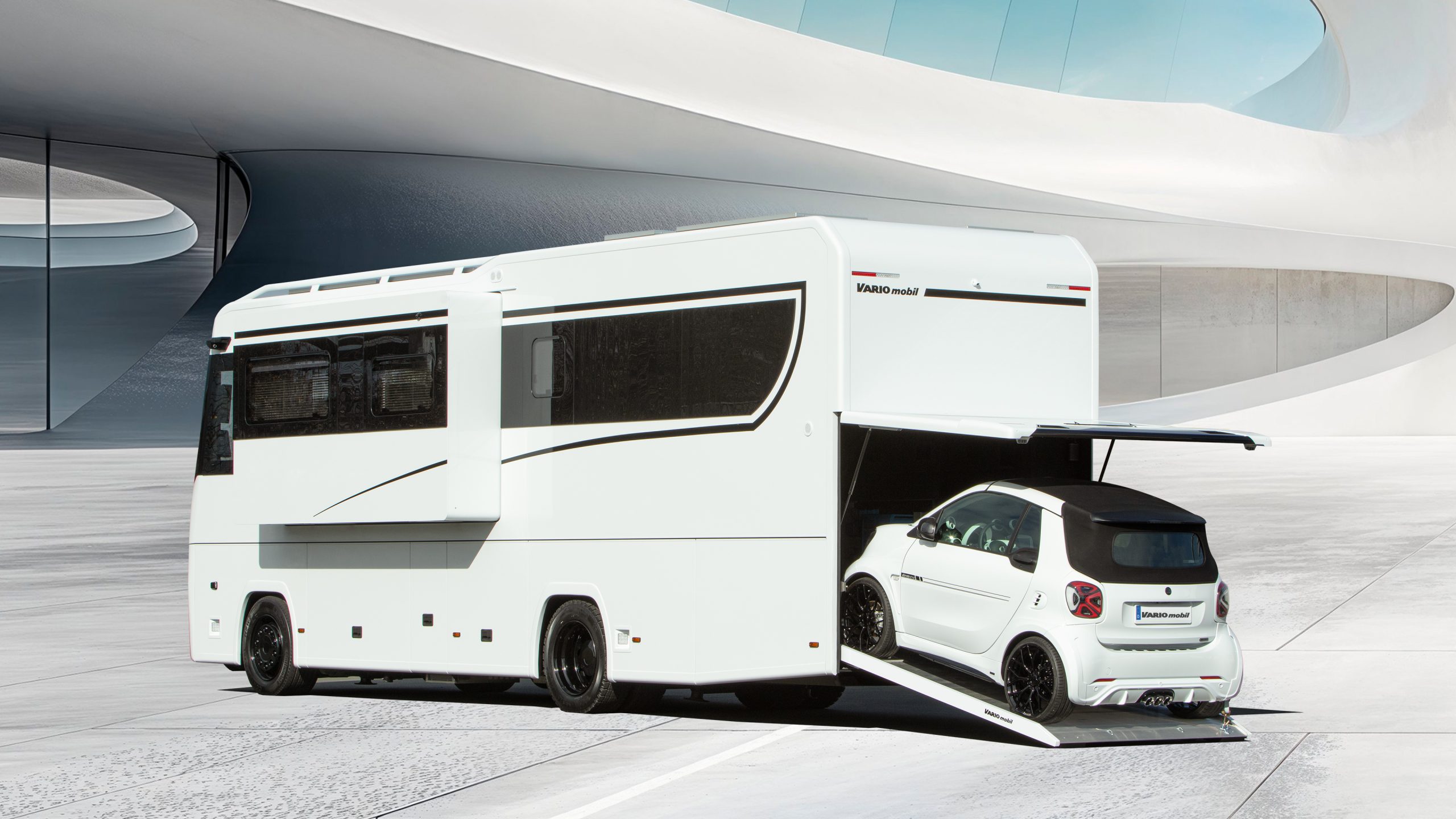 3210.00 VARIO Perfect 1000 blackLINE SlideOut Brabus Smart Cabrio an Bord