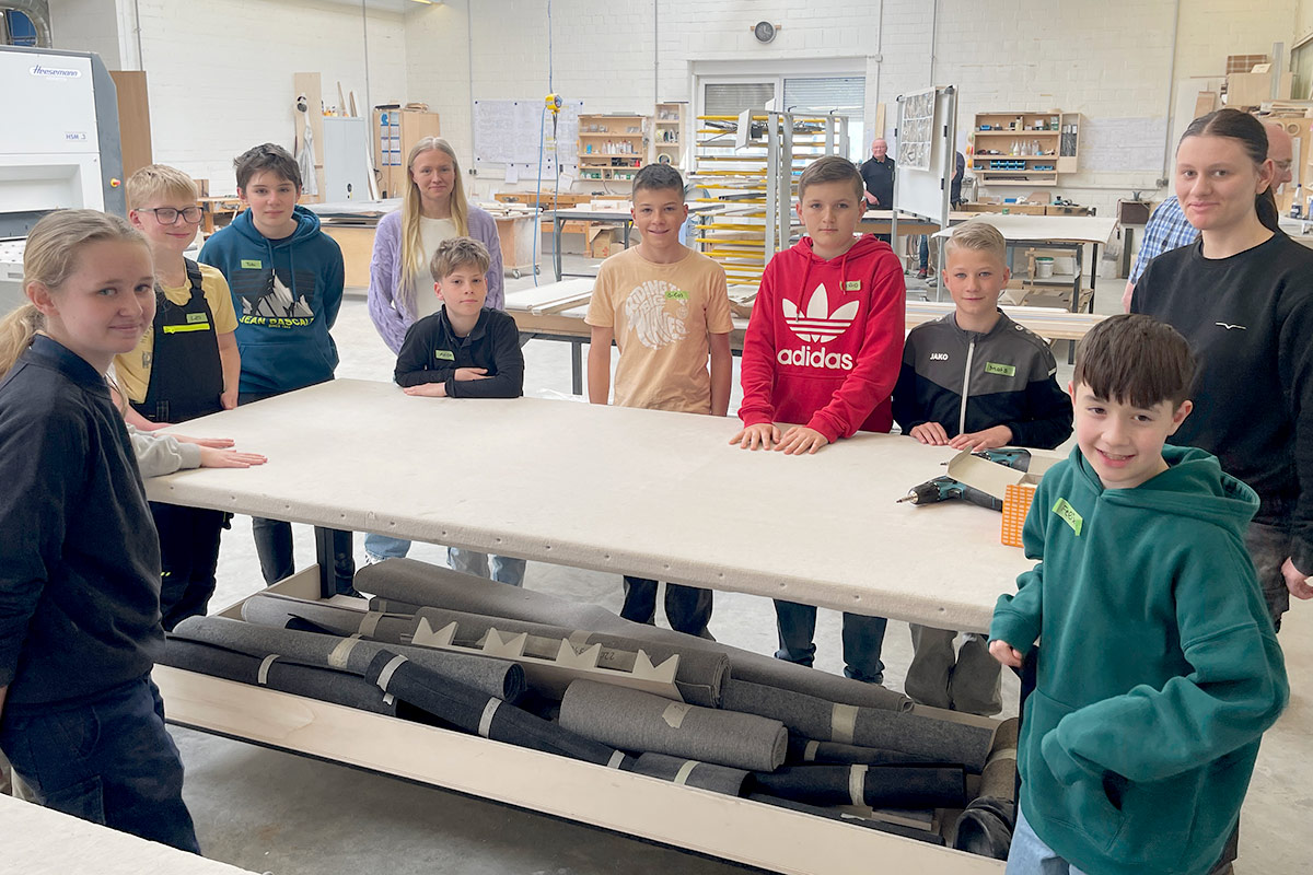 01 Zukunftstag-VARIOmobil-Bohmte-Das-Finale_Kids_mit_Reisemobil_Stiftbox-vor-Reisemobilen_9966