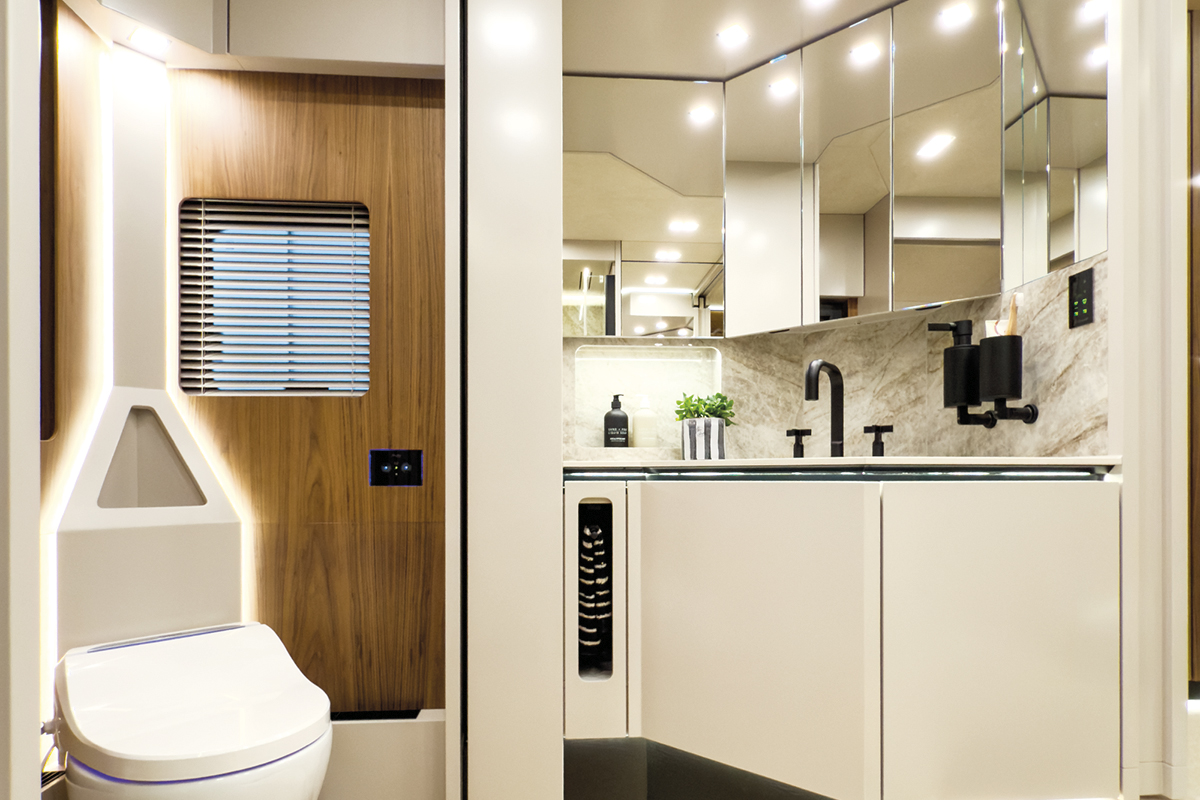 3236-06-Reisemobil-VARIO-Perfect-Assoluto-Bath-Slide-Out