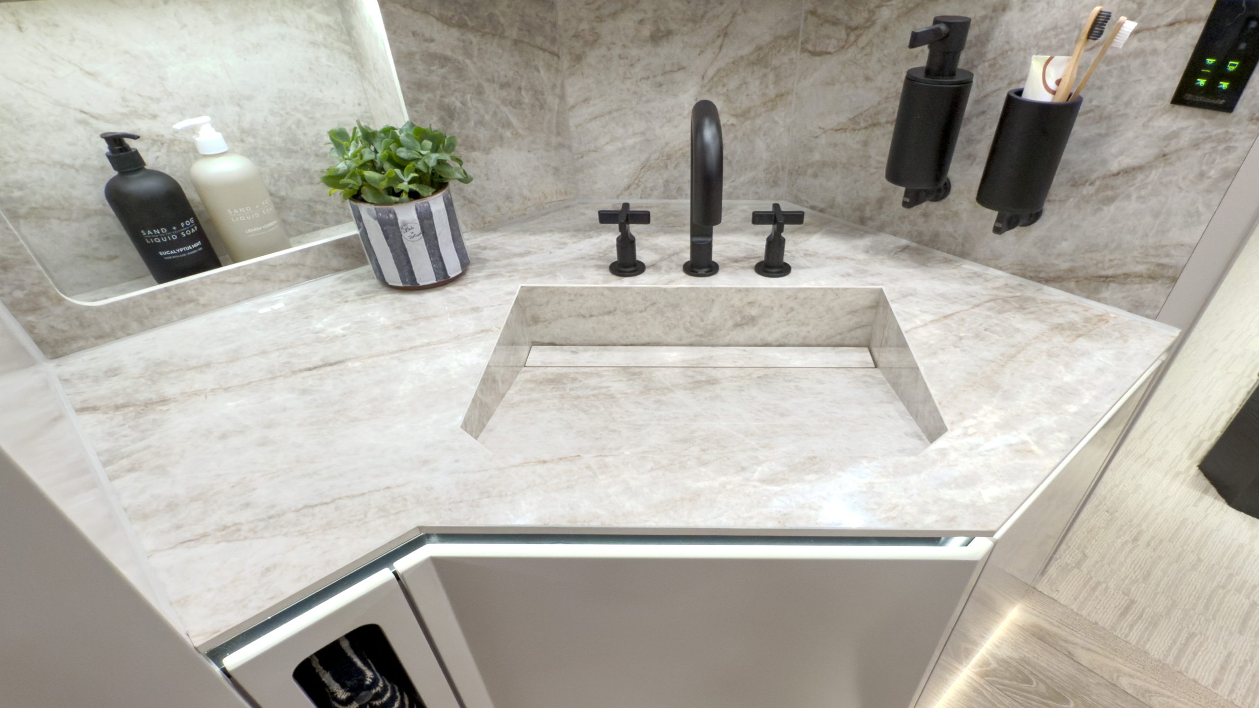 3236-08-Granit-Waschtisch